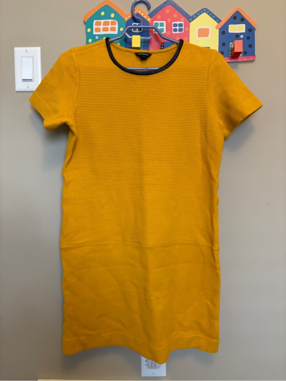 Club Monaco Ribbed Short-Sleeve Knit Tunic in Mustard